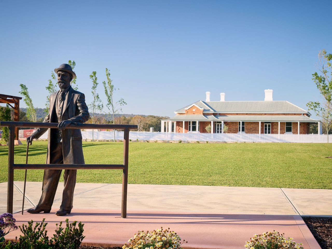 Robinson Grove, Bellevue, statue of old owner of the farm