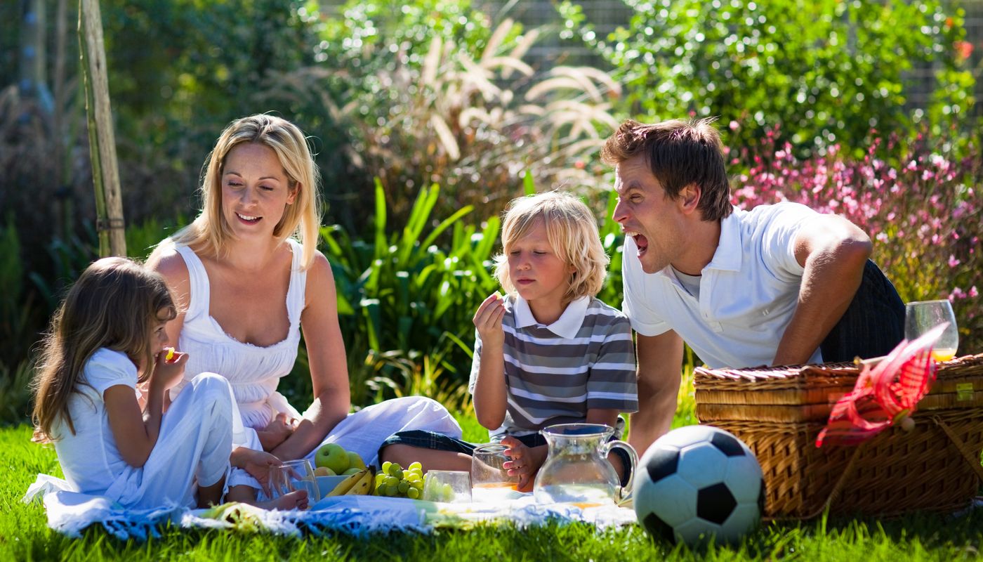 Eden Beach, Jindalee, young family enjoying a picnic