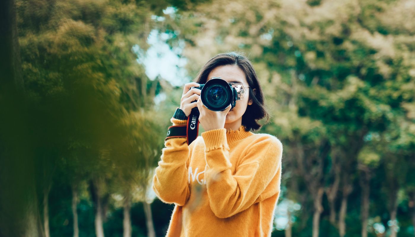 Cassia, Kwinana female holding a canon camera