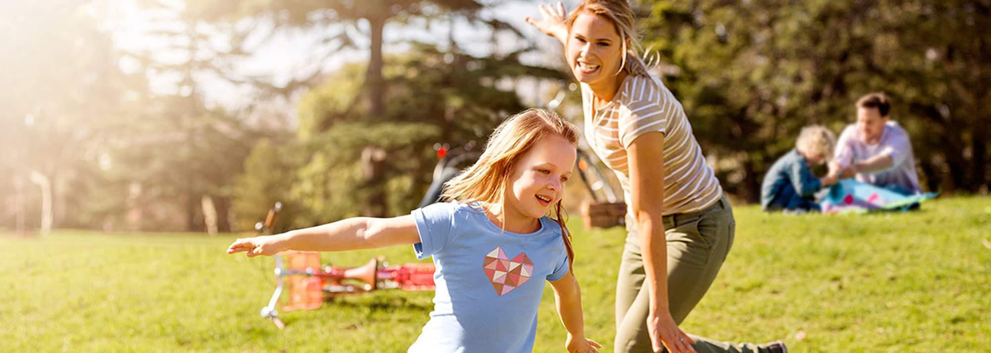 Arcadia, Officer mother and daughter running around, playing aeroplanes