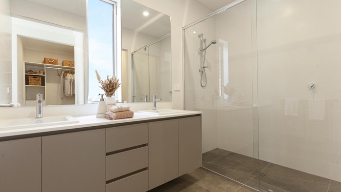 JG King Homes Melrose bathroom