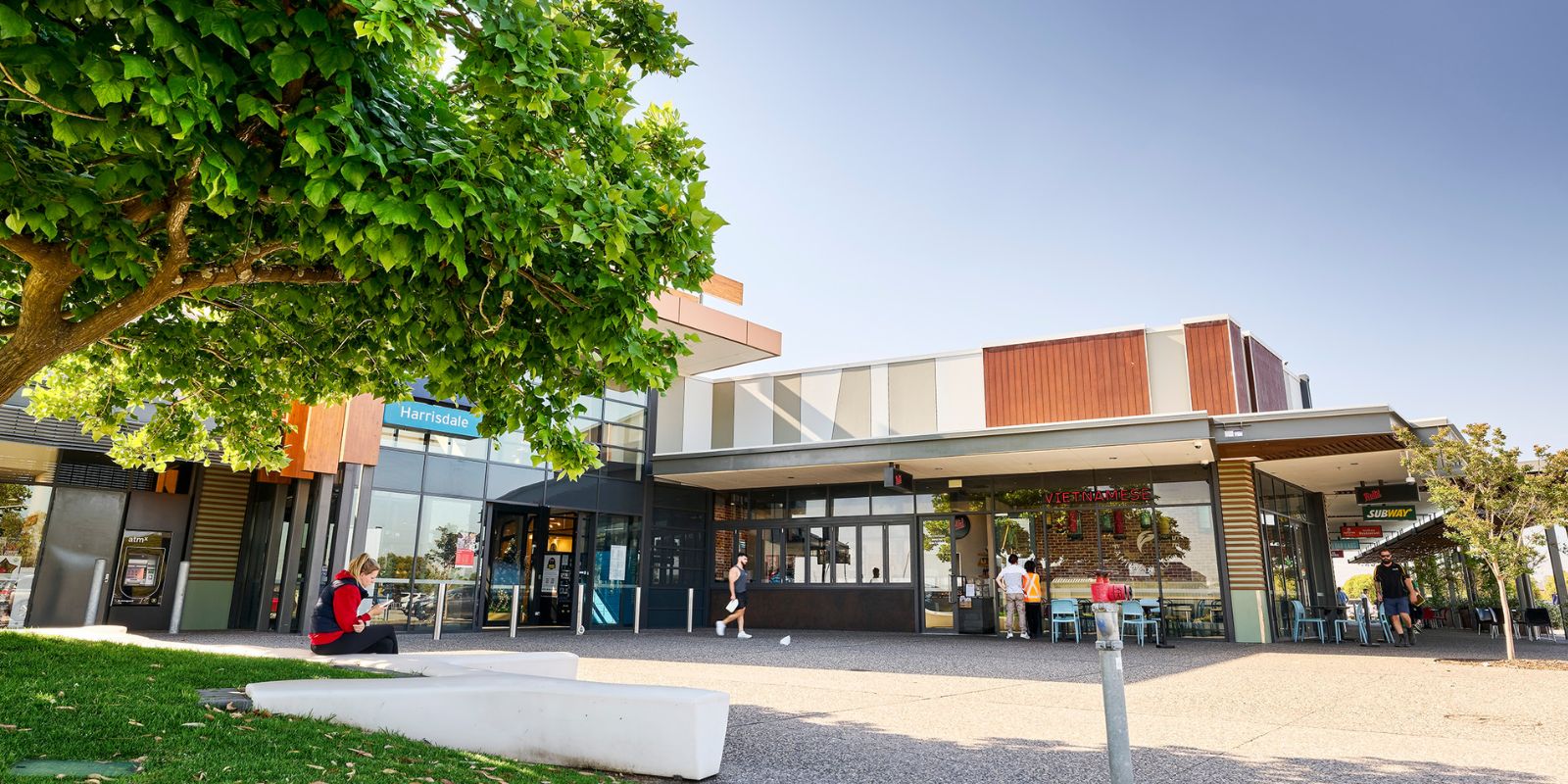 Honeywood, Wandi, local shopping centre