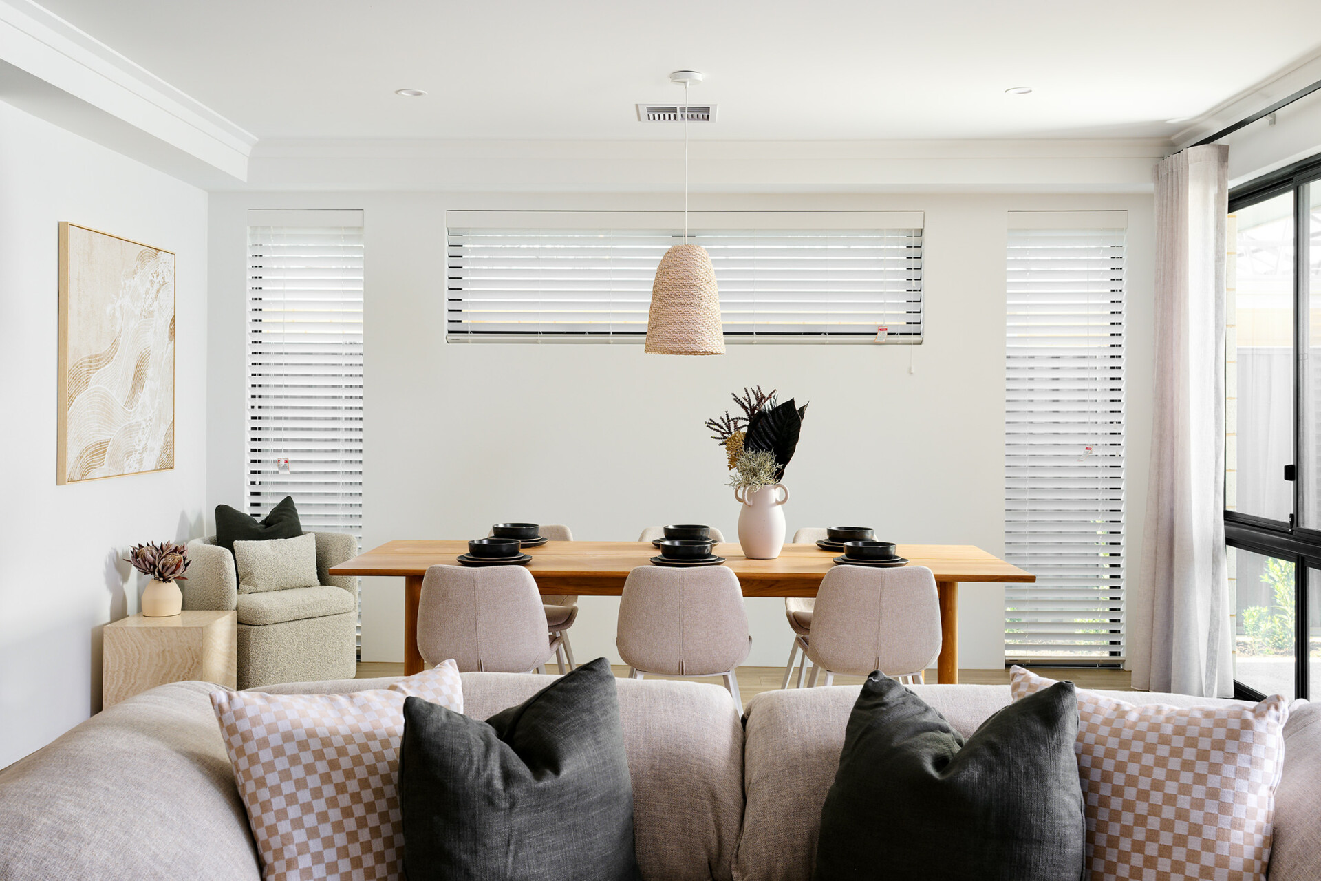 Ocean Hill, Lakelands, B1 Homes display home the Omnia