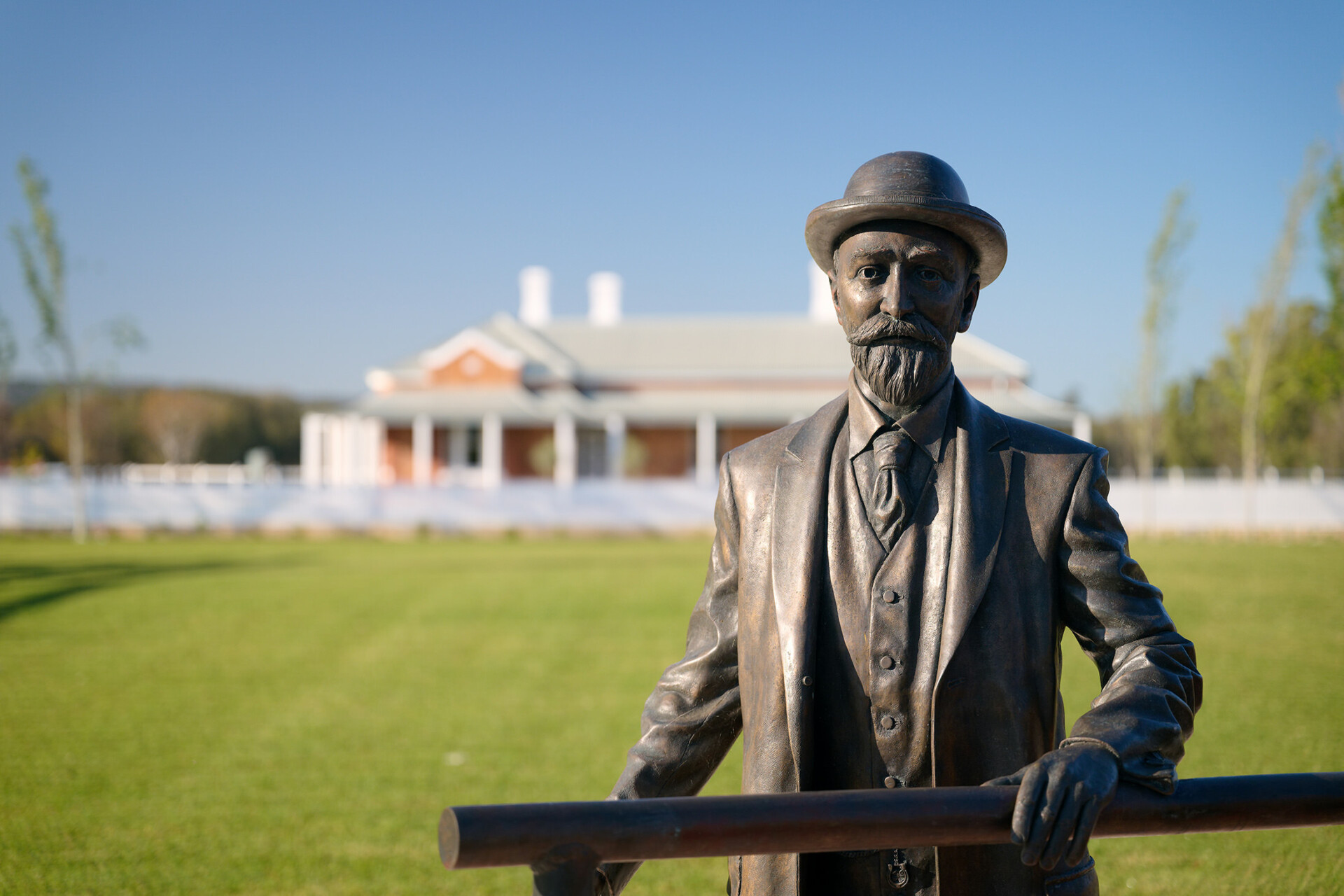 Robinson Grove, Bellevue, statue