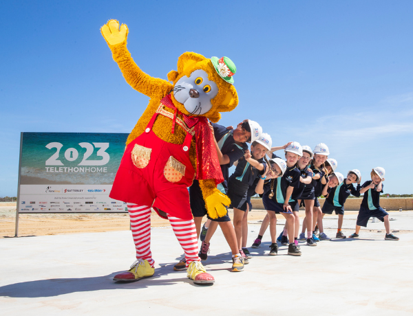 Satterley Fat Cat with children from Madora Bay primary school