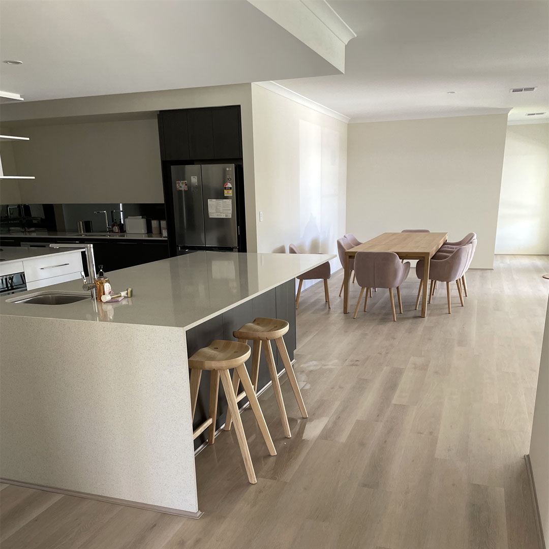 Seaside Share Place kitchen and dining table