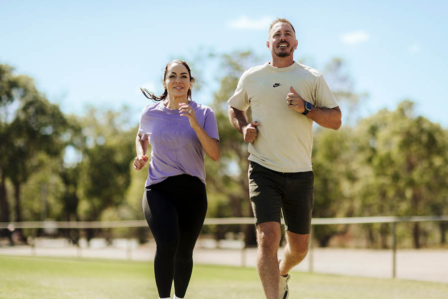 The Glades, Byford young couple going for a run