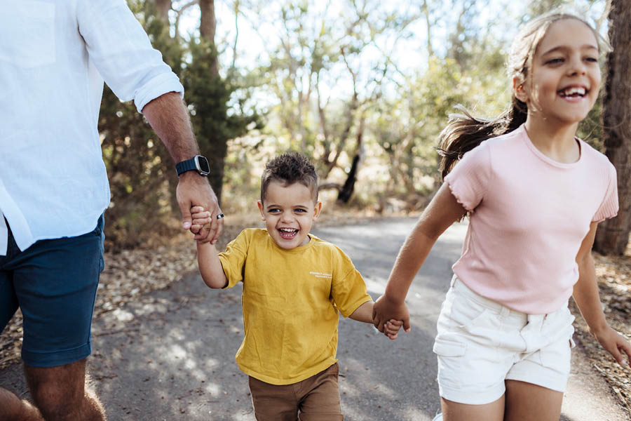 The Glades, Byford children walking with father