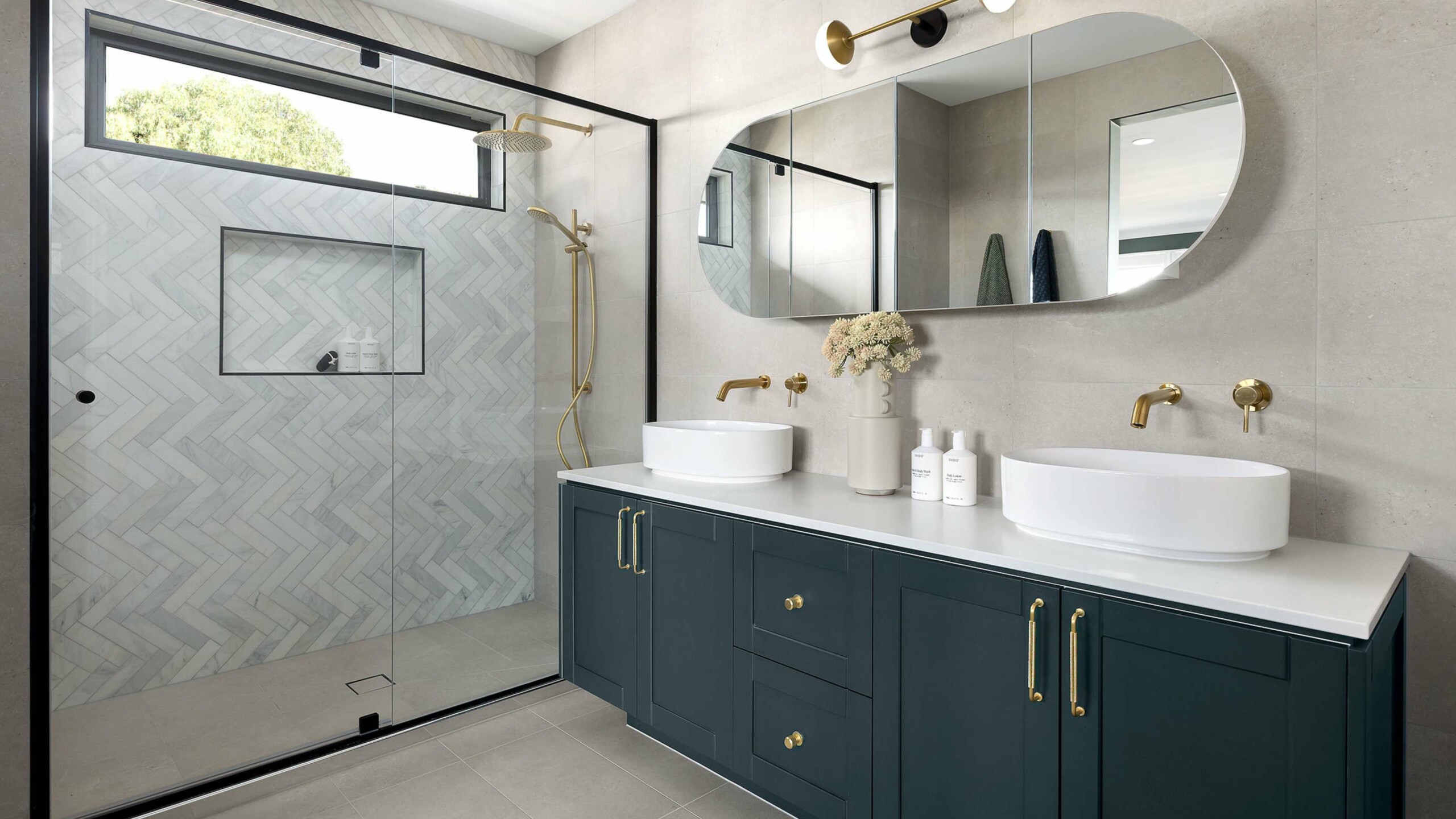 Botanical JG King Belgrave master ensuite